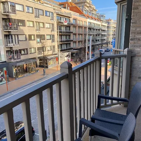 Lejlighed In Nieuwpoort-bad By The *