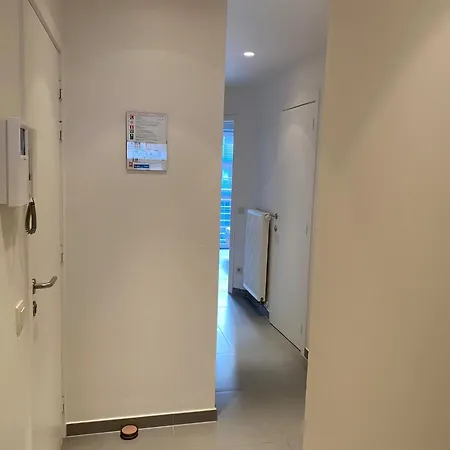 In Nieuwpoort-bad By The